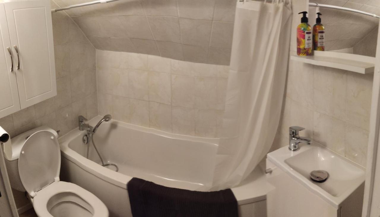 Appartement Cosy Plein Centre Conches-en-Ouche المظهر الخارجي الصورة